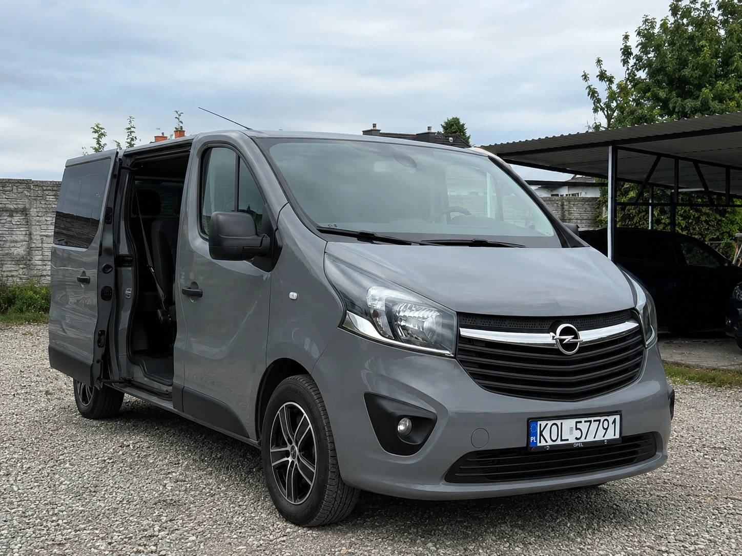 Opel Vivaro - widok z przodu