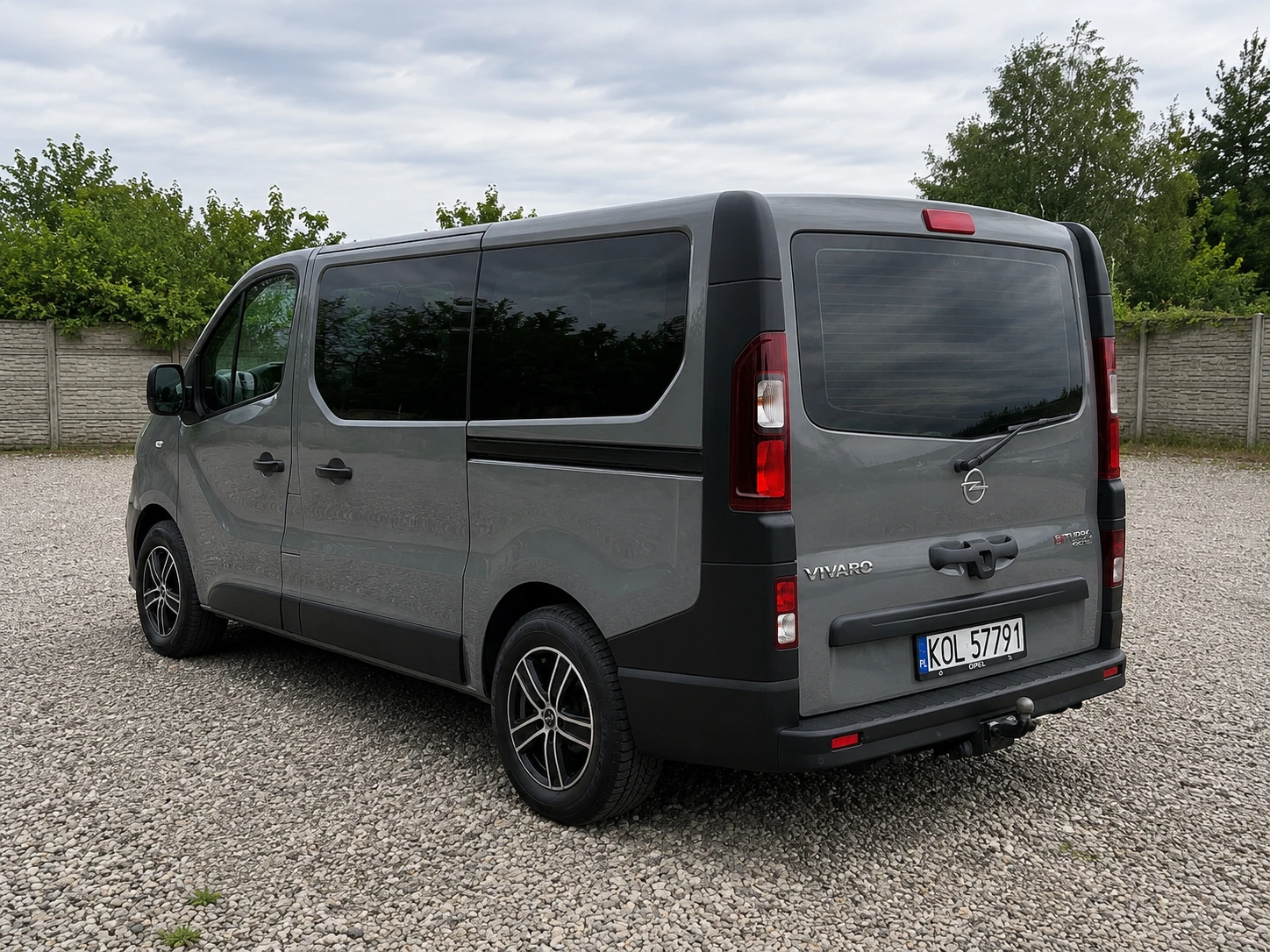 Widok na tył opla vivaro